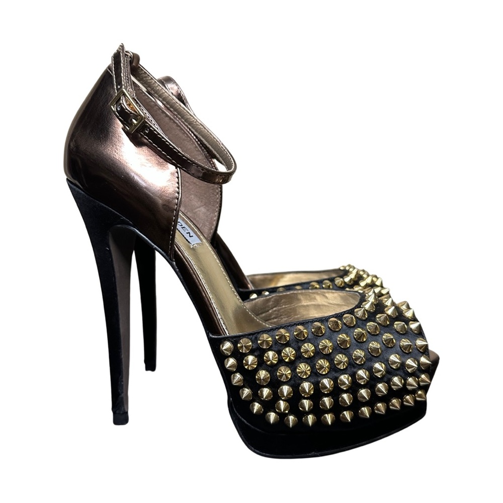 Steve Madden Peep toe platform heels.